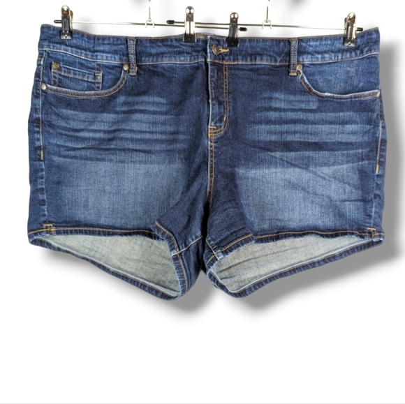 Torrid Denim Jean Shorts 26 4.5" Short Dark Wash Blue Stretch - Picture 1 of 13
